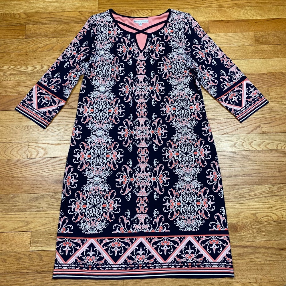 Sandra Darren Shift‎ Dress Womens M Navy Pink Damask Lattice Neck Mod Boho Chic